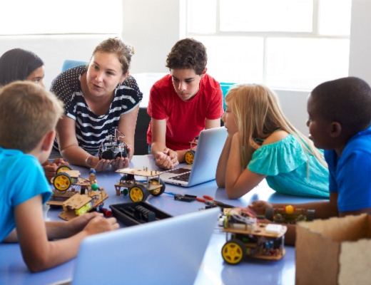 tre-nen-hoc-ai-khi-nao-do-tuoi-vang-hoc-cong-nghe